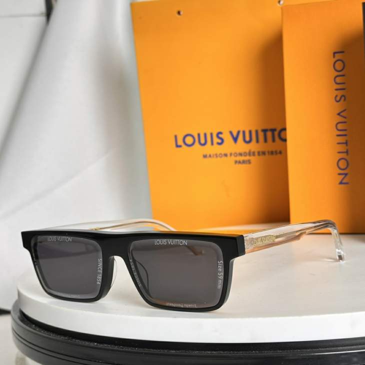 Picture of Louis Vuitton Sunglasses _SKUfw74907720fw